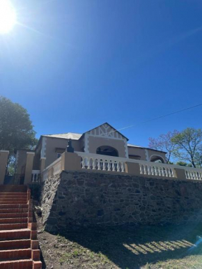 Lujosa Casona campestre con jardín y piscina